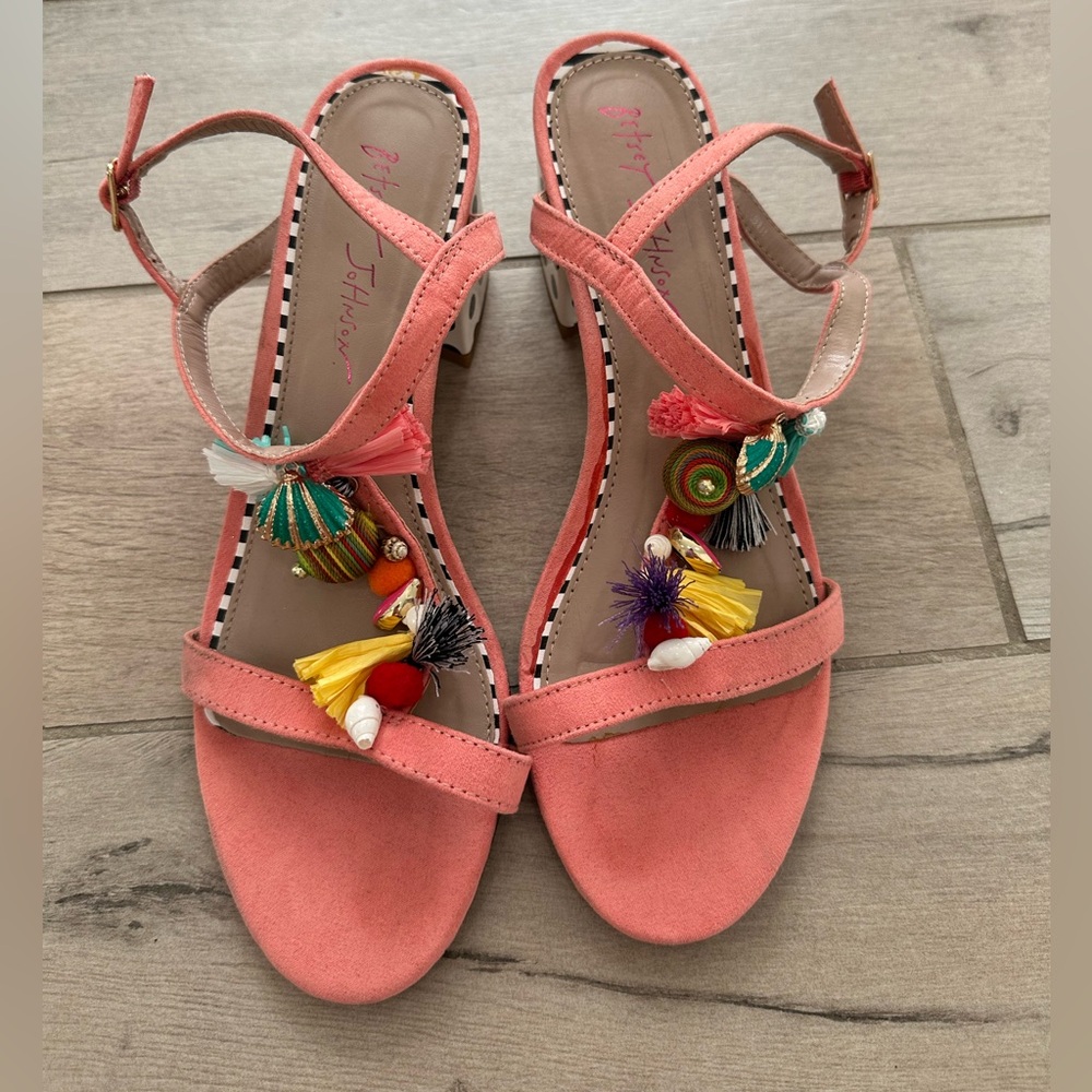 New Betsey Johnson Coral Chunky Heels Women’s size 8.5